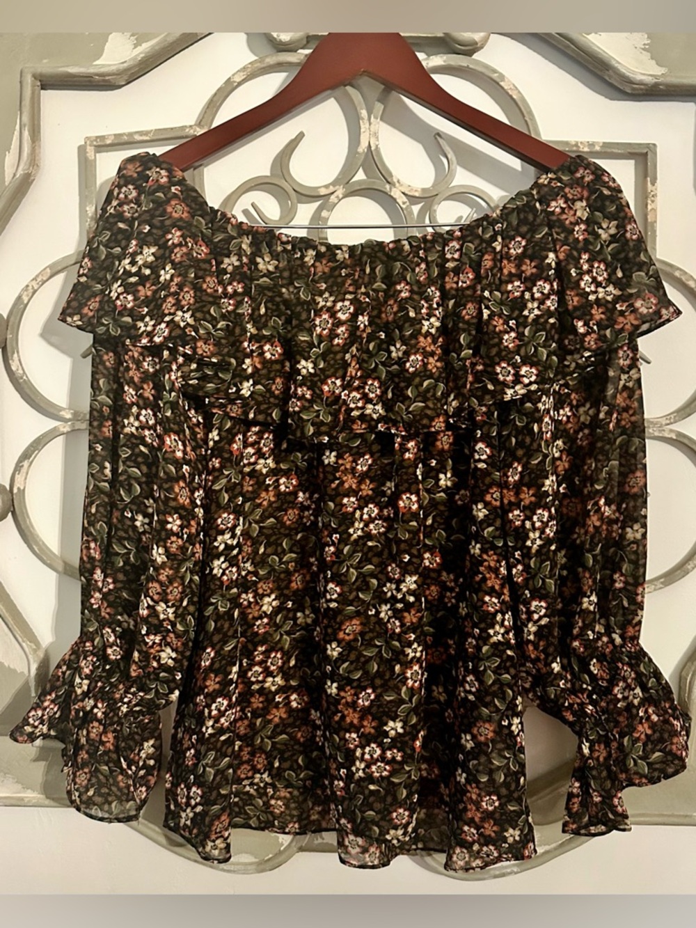 NWT Vici Black Floral Off-Shoulder Blouse Size Small - Picture 2 of 9